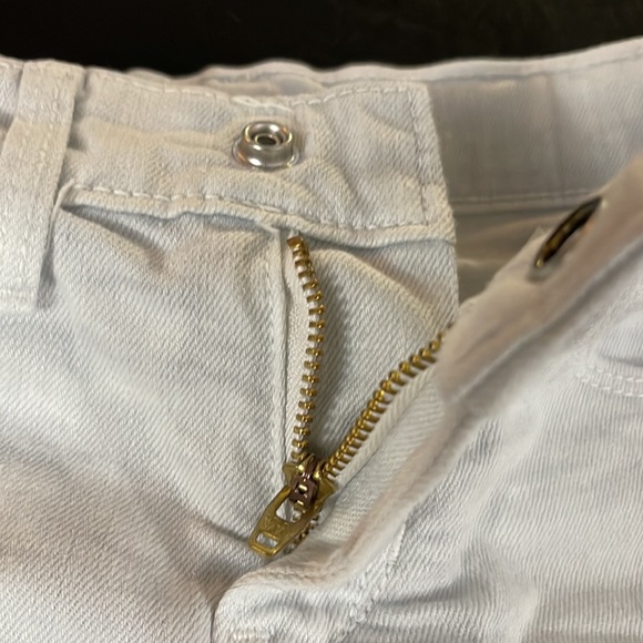 Old Navy Denim Bleached Cuffed Shorts - Size 8 - Picture 3 of 8